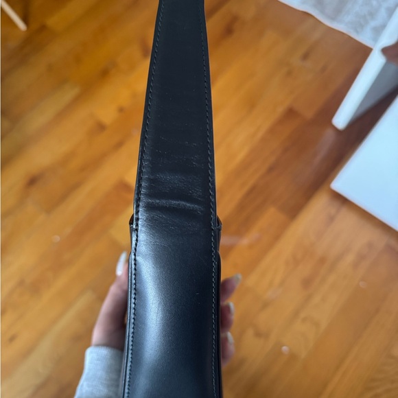 Yves Saint Laurent Black Shoulder Bag with Gold Logo - Picture 4 of 4